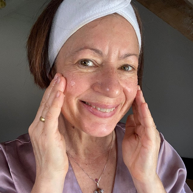 How Exfoliation can Transform your Skin in less than a Minute