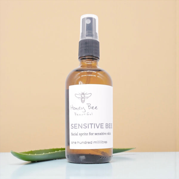 Sensitive facial mist spritz with natural chamomile, aloe vera and glycerin to hydrate dry or sensitive skin